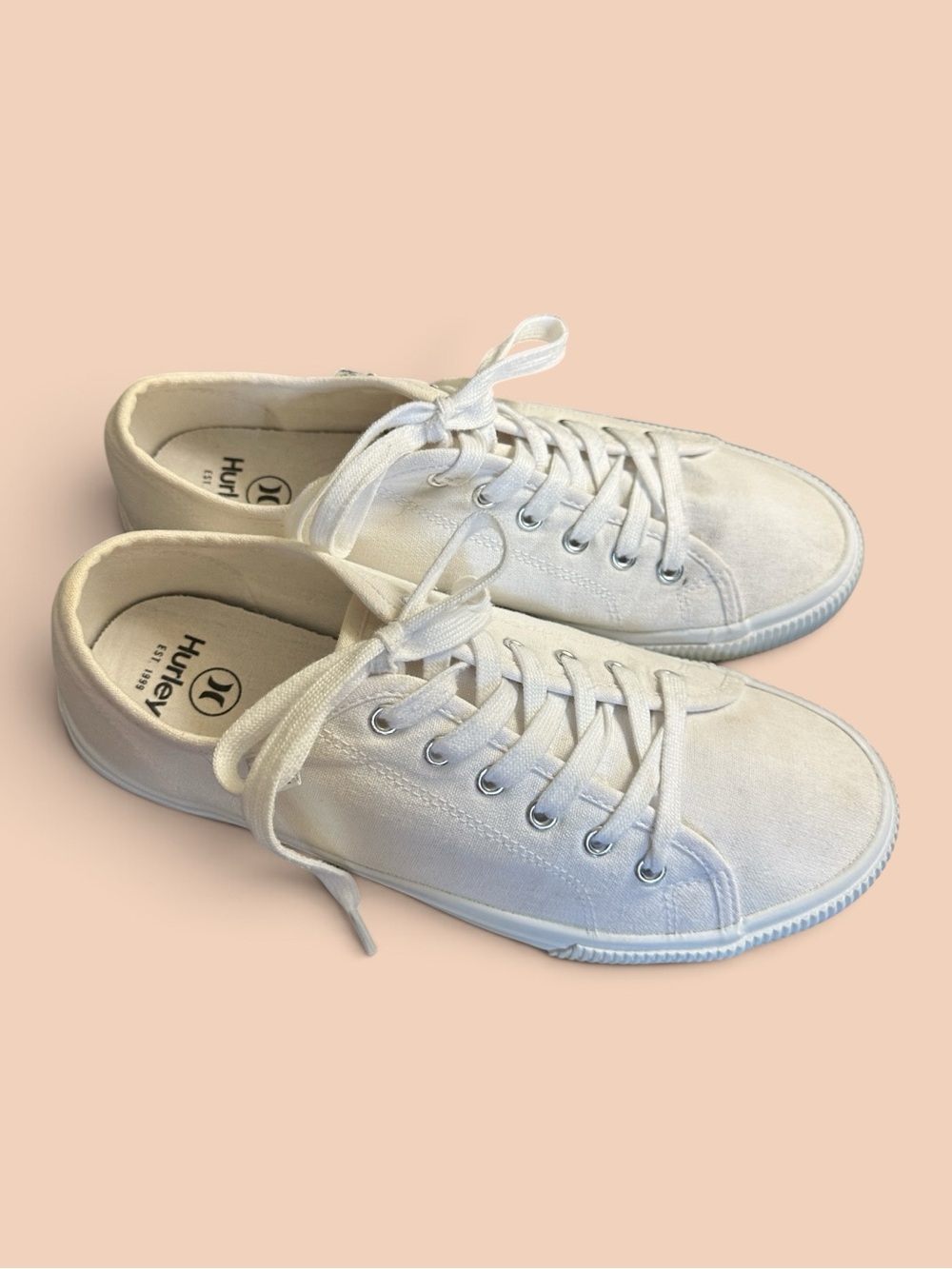 Hurley Women's Carrie Lace-Up White Low-Top Canvas Sneakers Women’s Size 9M